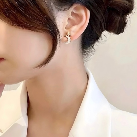 New Rhinestone Moon Planet & Star Gold + Silver Tone
Mismatch Stud Drop Earrings - Picture 4 of 4